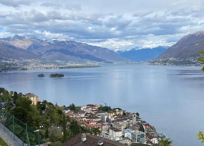 Beautiful Small With Maggiore View Apartment *